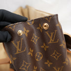 Louis Vuitton Beverly Monogram – Monogram Canvas Handbag with Leather Trim 