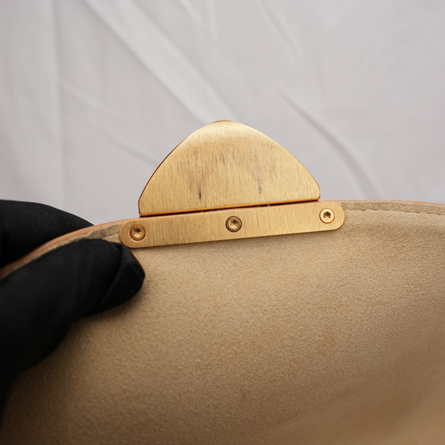 Louis Vuitton Beverly Monogram – Monogram Canvas Handbag with Leather Trim 