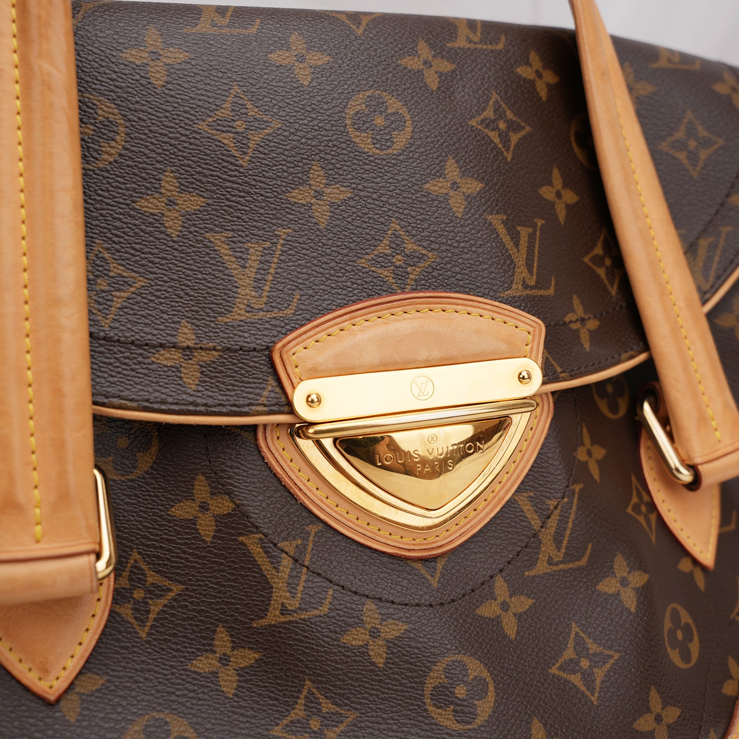 Louis Vuitton Beverly Monogram – Monogram Canvas Handbag with Leather Trim 
