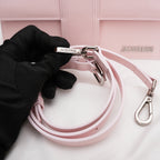 Jacquemus Le Grand Bambino Rosa Pallido in Pelle Verniciata con Manico e Tracolla