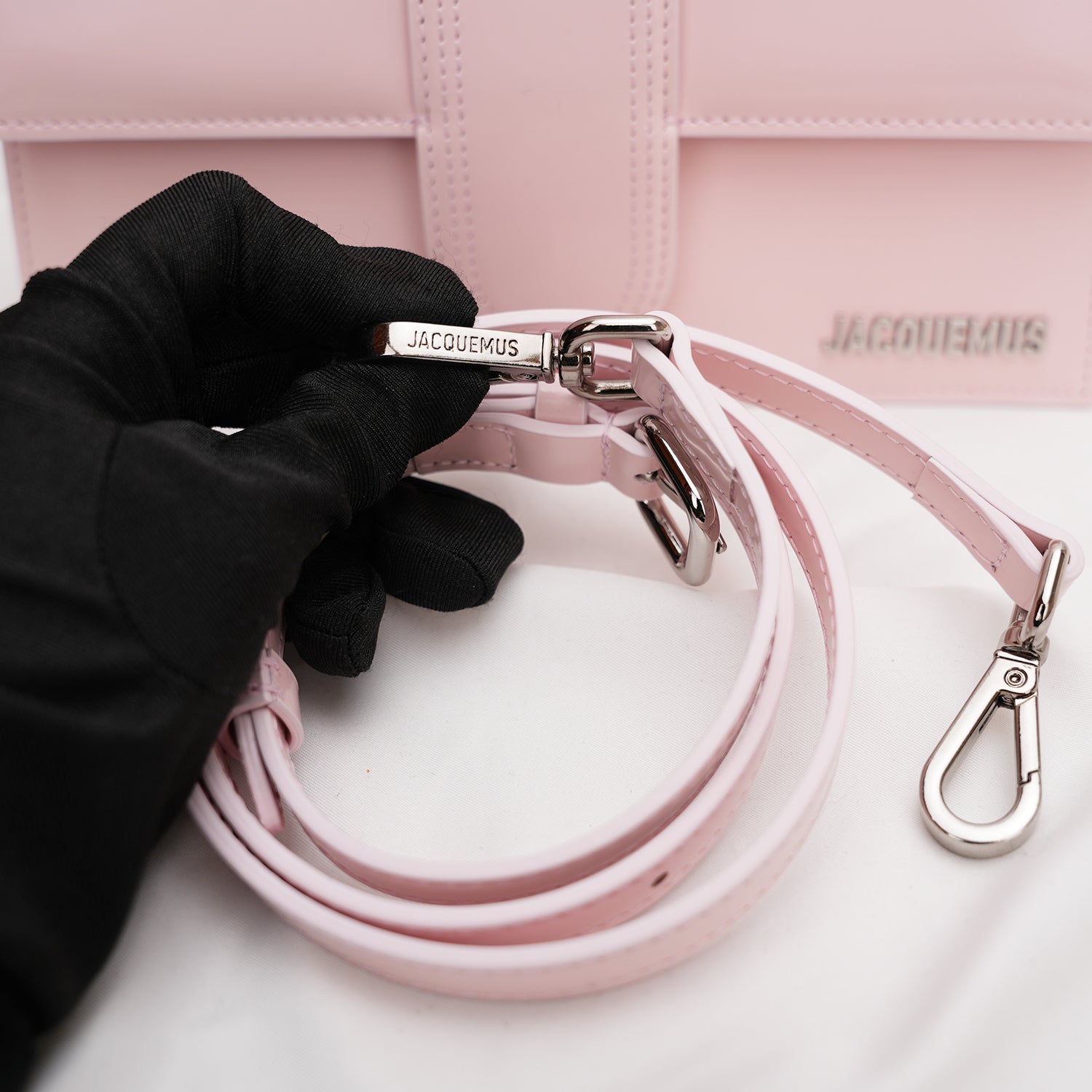 Jacquemus Le Grand Bambino Rosa Pallido in Pelle Verniciata con Manico e Tracolla