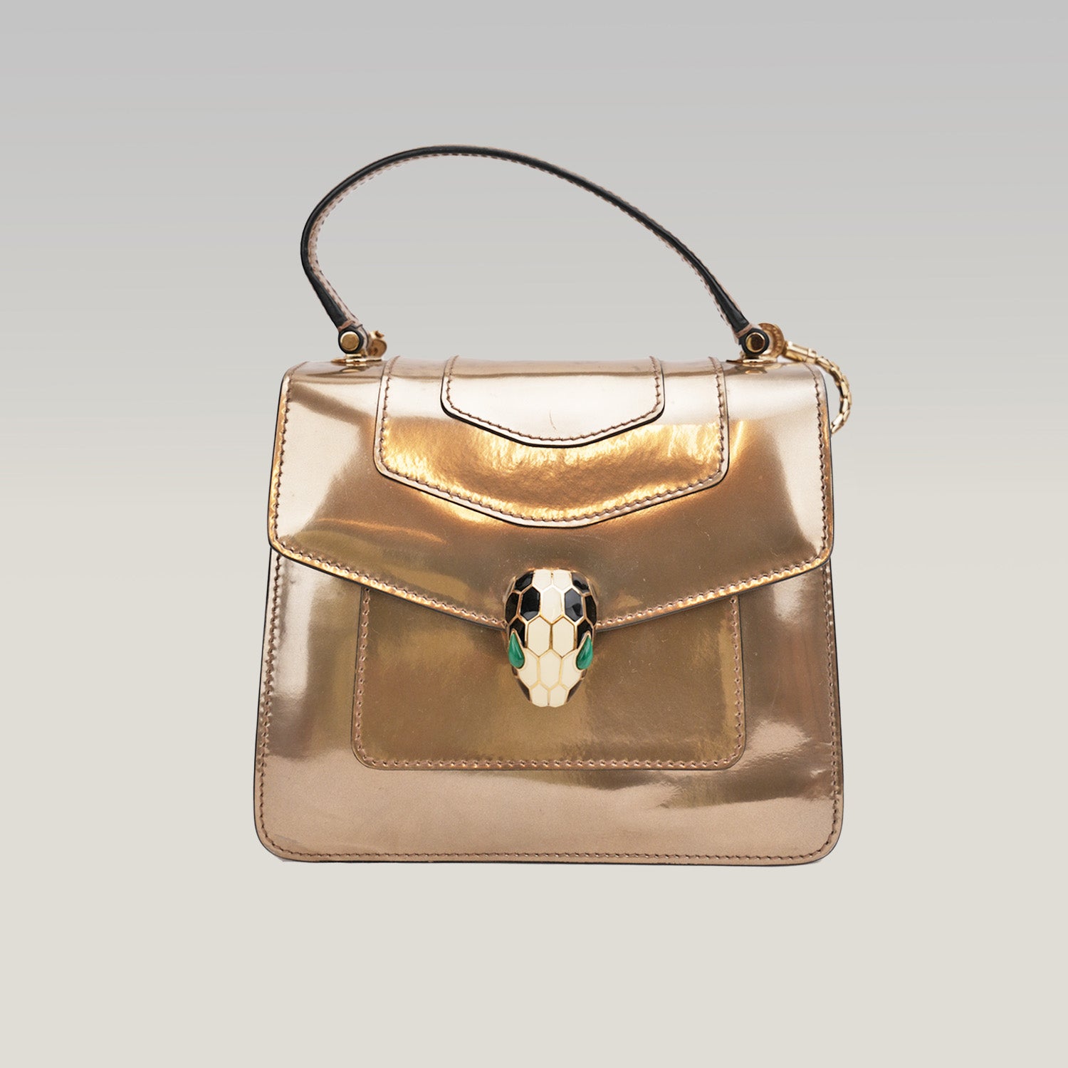 BVLGARI Serpenti Forever – borsa a mano piccola in pelle verniciata oro