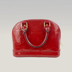 Louis Vuitton Alma BB Borsa in Pelle Vernis Rossa con Tracolla e Doppi Manici