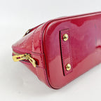 Louis Vuitton Alma BB Borsa in Pelle Vernis Rossa con Tracolla e Doppi Manici
