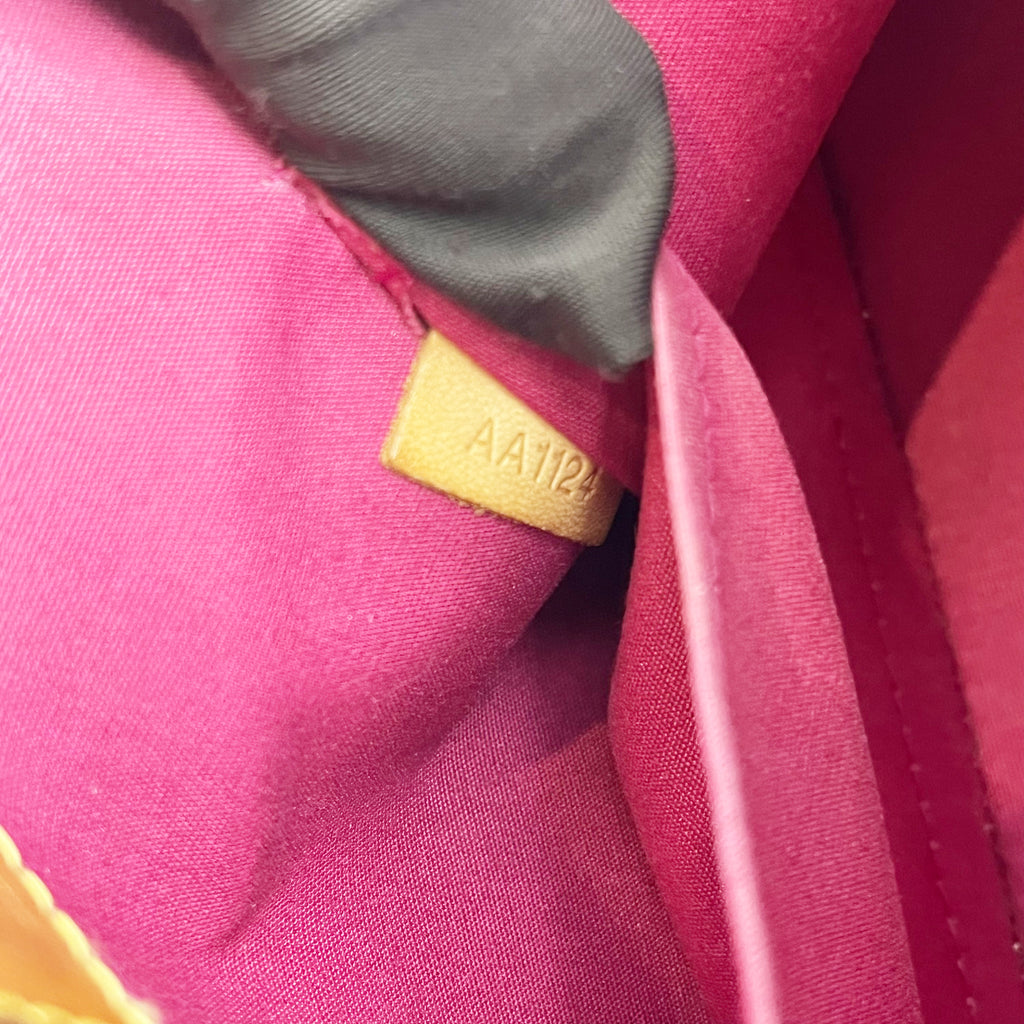 Louis Vuitton Alma BB Borsa in Pelle Vernis Rossa con Tracolla e Doppi Manici