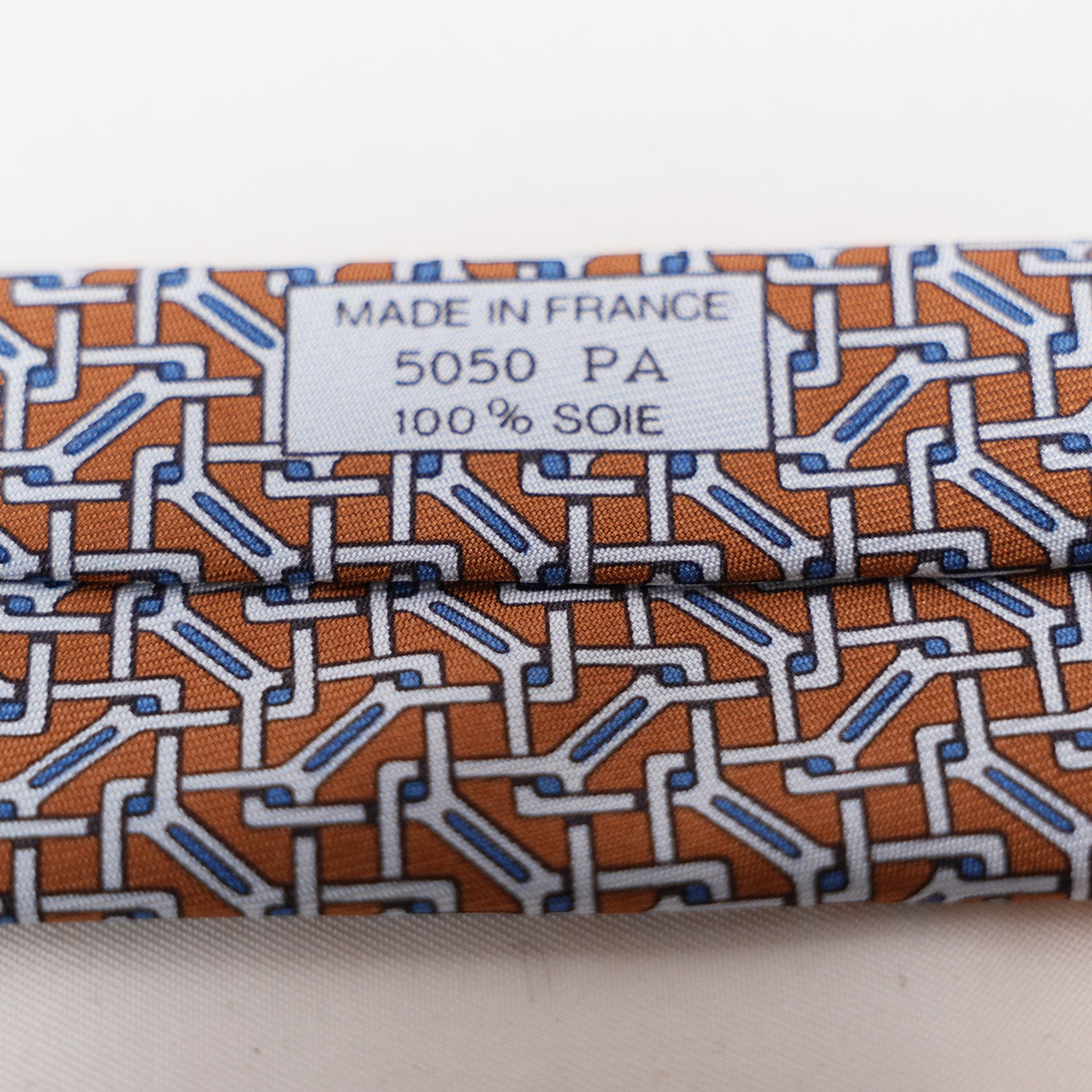 Hermès Elegant Multicolor Geometric Pattern Silk Tie
