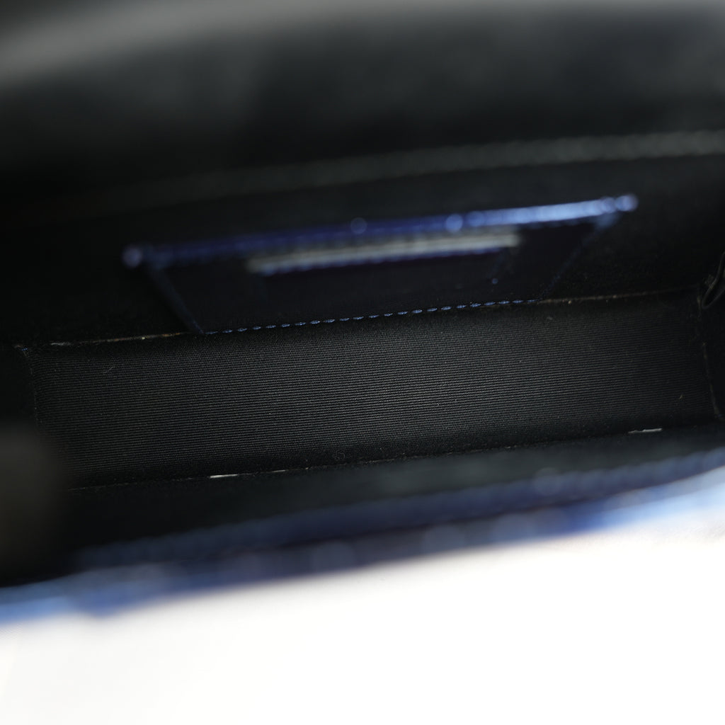 Bvlgari Serpenti in vernice blu con chiusura Snake Head