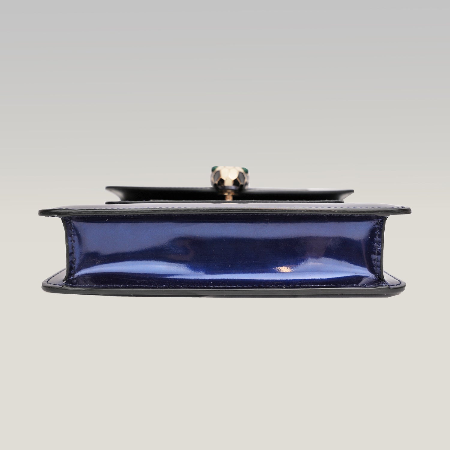 Bvlgari Serpenti in vernice blu con chiusura Snake Head