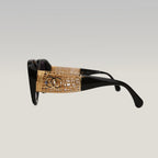 Chanel occhiali da sole neri con aste dorate effetto intrecciato CC