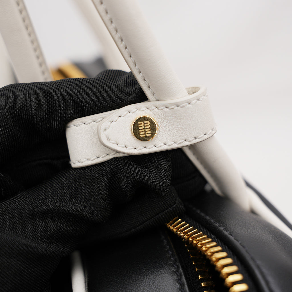 Miu Miu Beau borsa in pelle nera e bianca con manici doppi