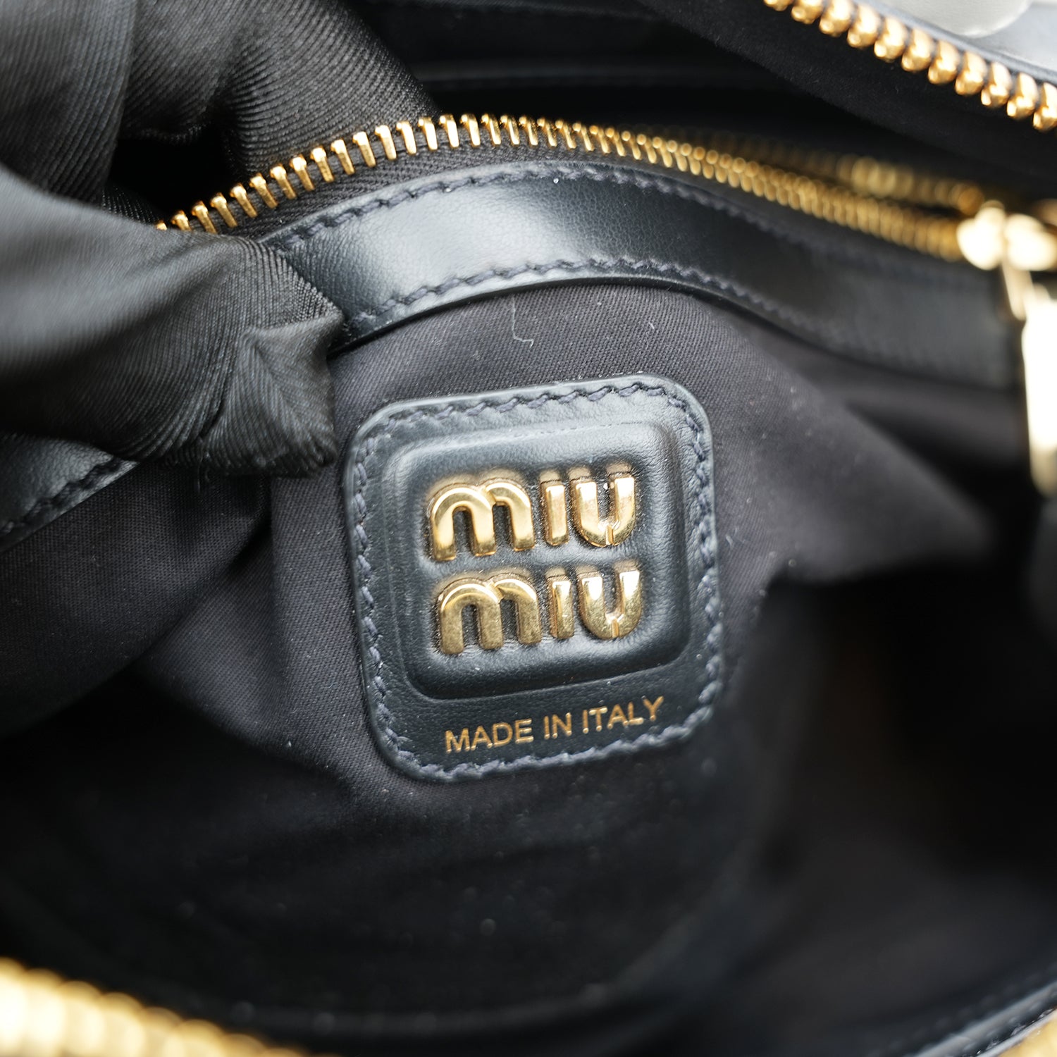 Miu Miu Beau borsa in pelle nera e bianca con manici doppi