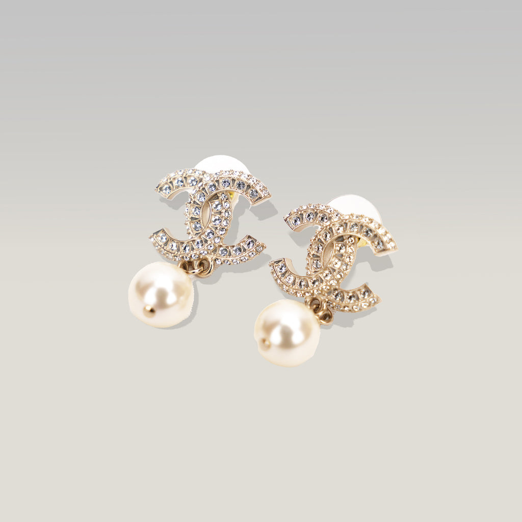 Orecchini Chanel CC con Perla e Strass Oro