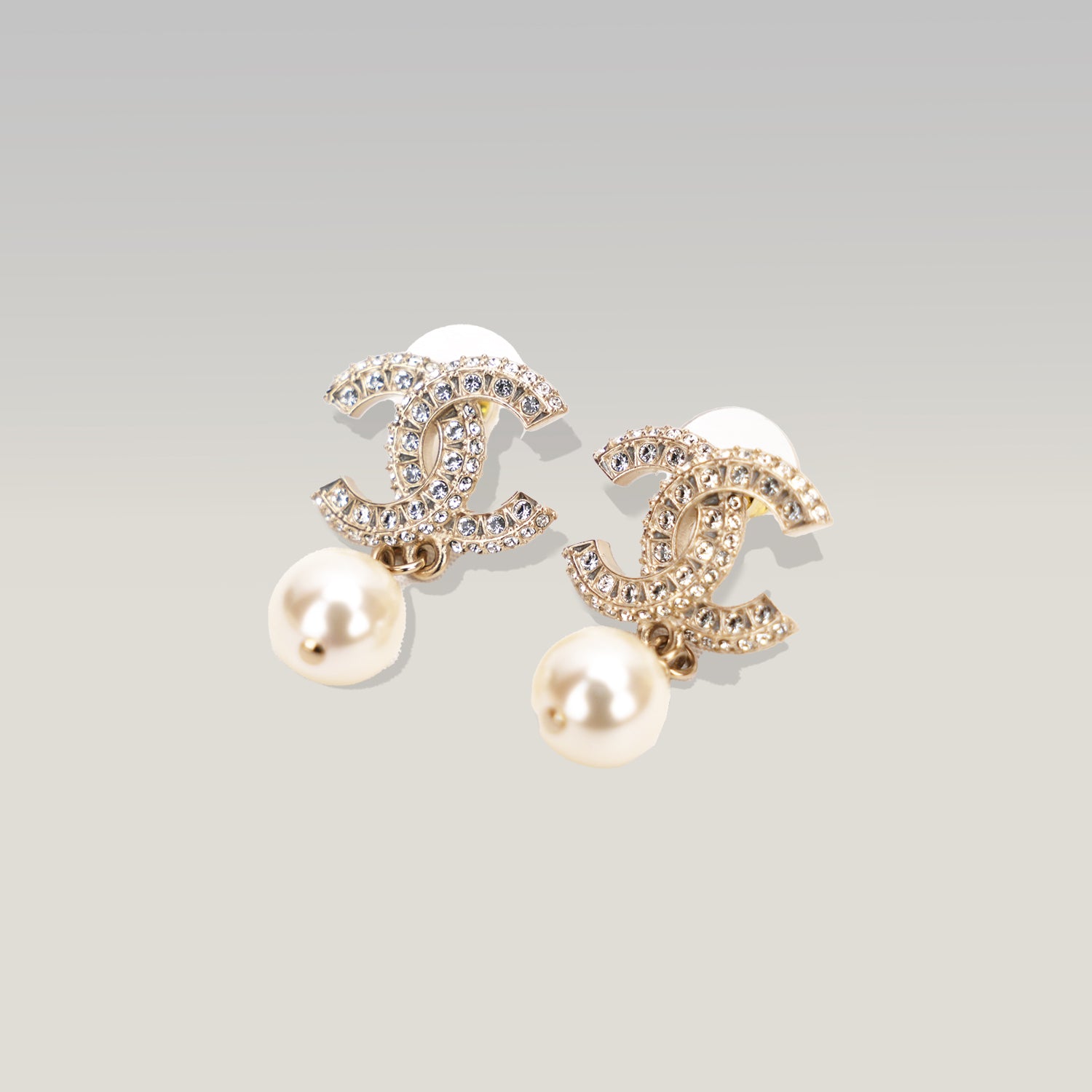 Orecchini Chanel CC con Perla e Strass Oro