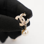 Orecchini Chanel CC con Perla e Strass Oro