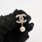 Orecchini Chanel CC con Perla e Strass Oro