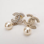 Orecchini Chanel CC con Perla e Strass Oro