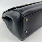 Borsa Dolce & Gabbana Sicily Media Nera in Pelle Dauphine con Dettagli Dorati – 26 cm