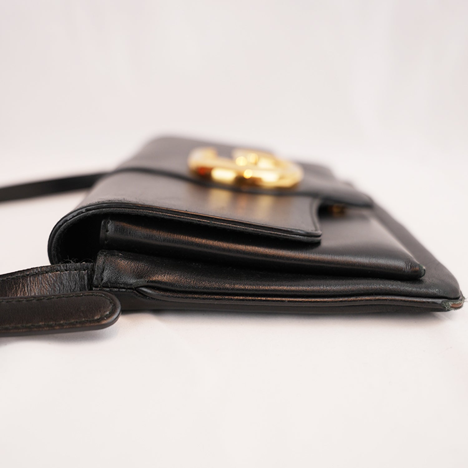 Gucci Arli Borsa a Tracolla in Pelle Nera con Logo Doppia G Dorato