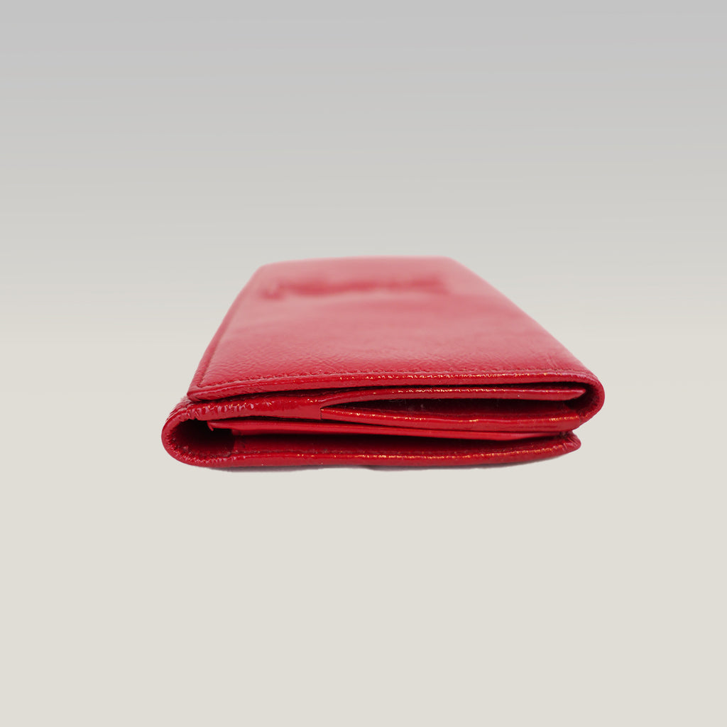Saint Laurent Belle de Jour Pochette in Pelle Verniciata Rossa con Logo YSL Impresso