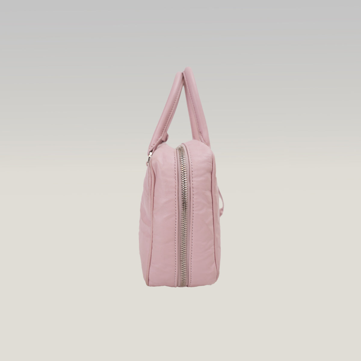 Prada Bauletto Piccolo in Pelle Rosa Cipria con Logo Triangolare e Dettagli Argentati – Dust Bag Inclusa