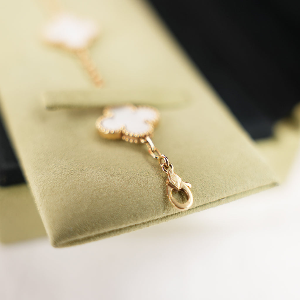 Bracciale Van Cleef & Arpels Vintage Alhambra 5 Motivi in Madreperla Bianca e Oro Giallo 18K