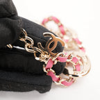 Chanel Bracciale Vintage del 2018 in Metallo con Catena Intrecciata in Pelle Rosa e Logo CC
