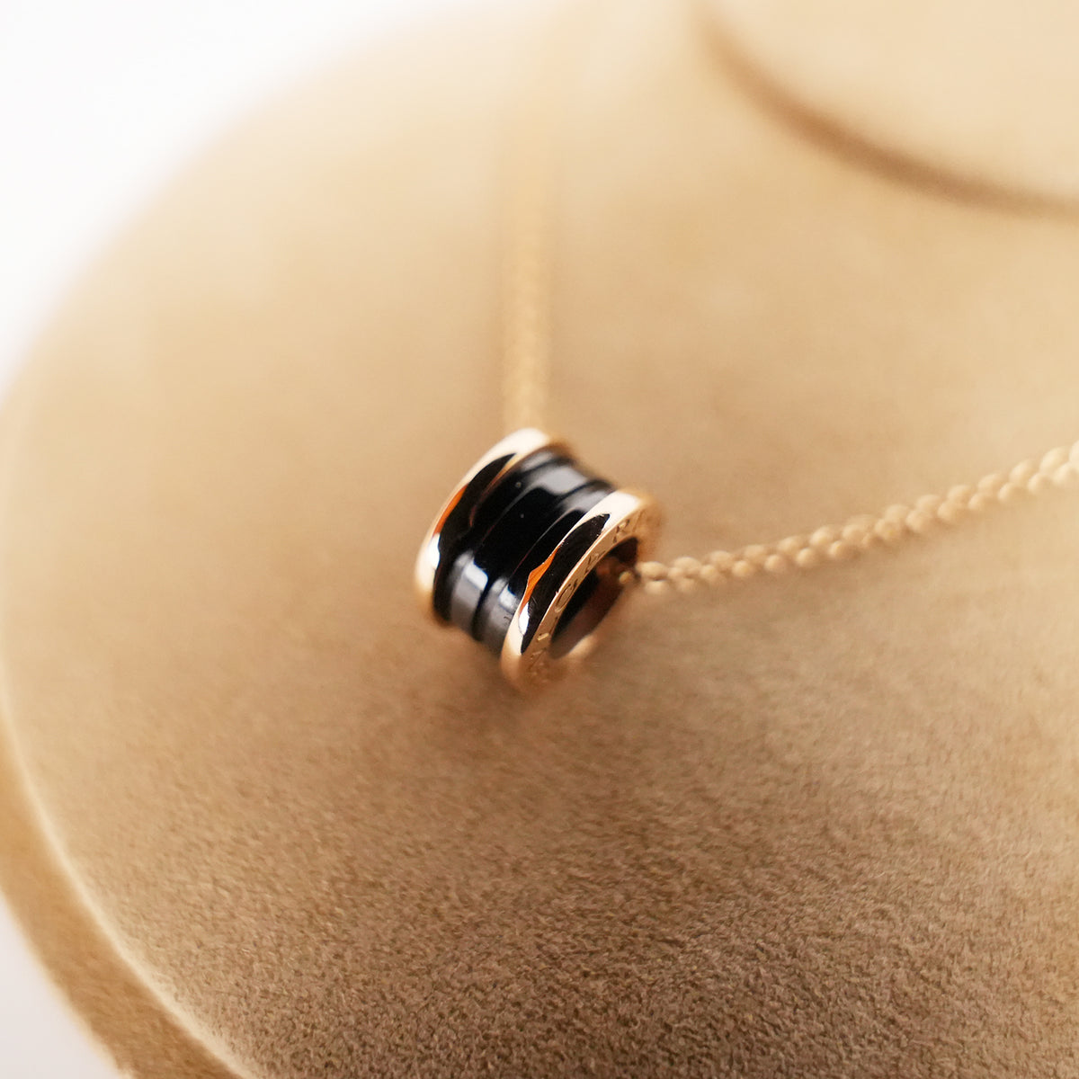 Bvlgari B.zero1 Collana con Pendente in Oro Rosa 18K e Ceramica Nera