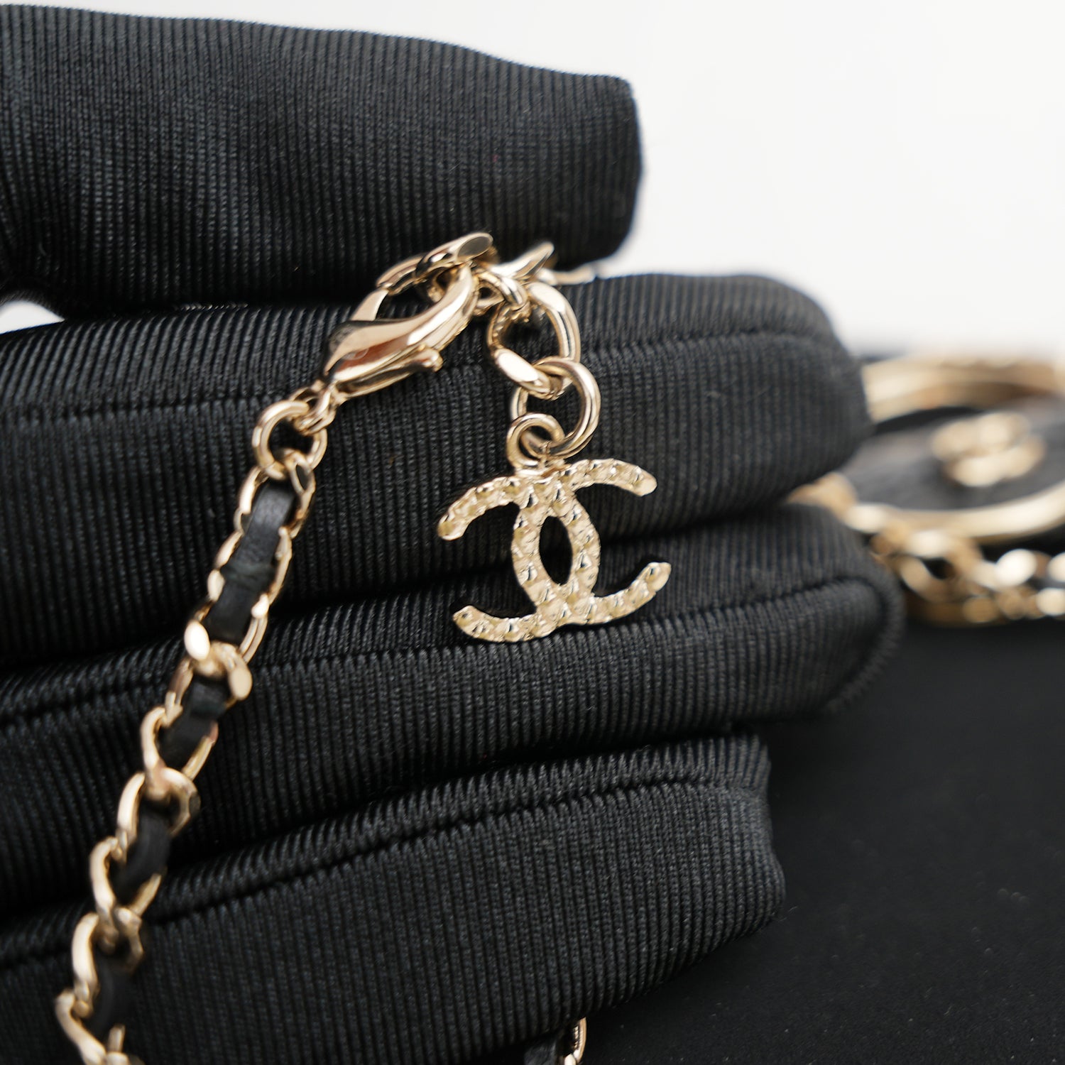 CHANEL Collana Hula Hoop 23C – Catena con Pelle Intrecciata, Nuova con Scatola