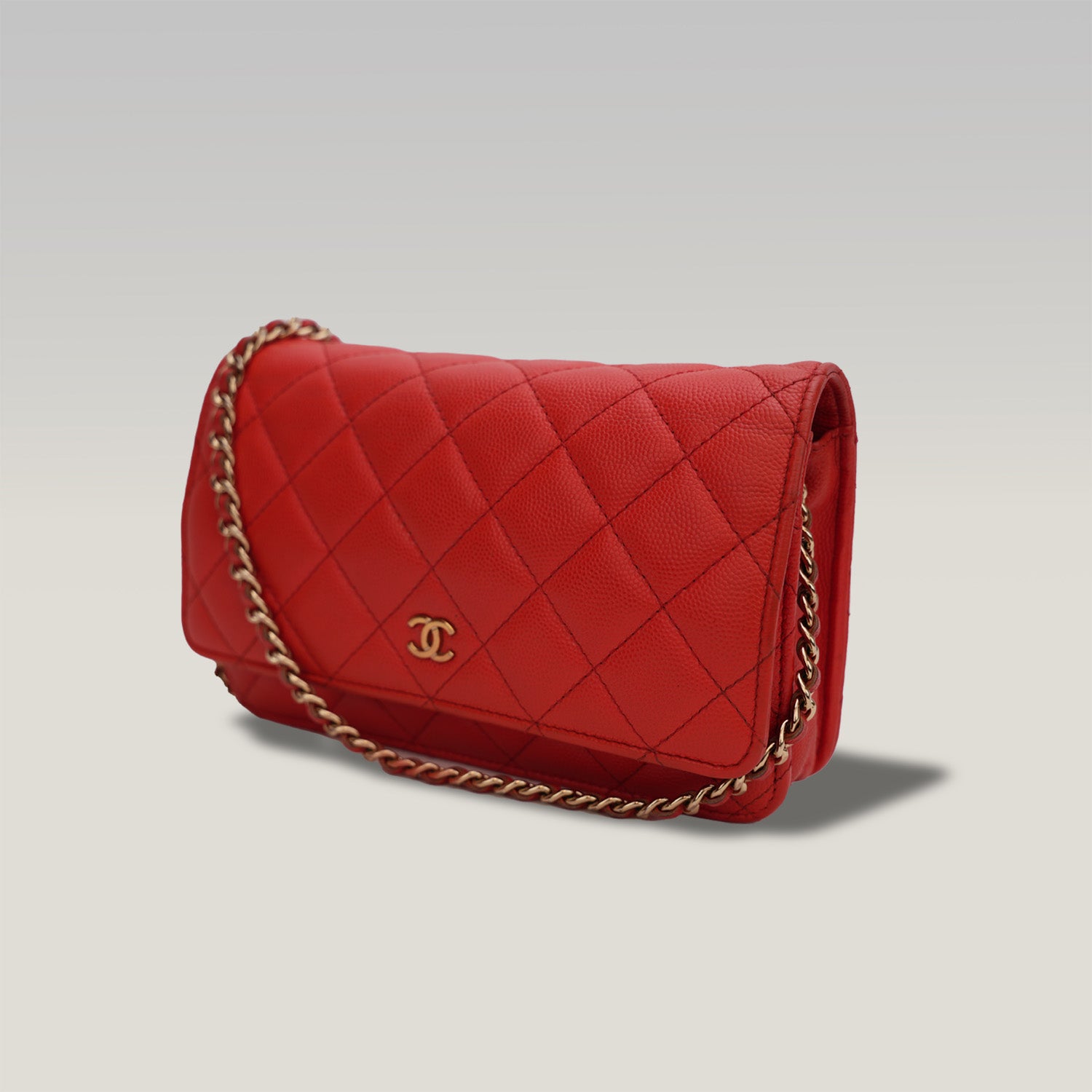 Chanel WOC – borsa a spalla rossa trapuntata con hardware dorato