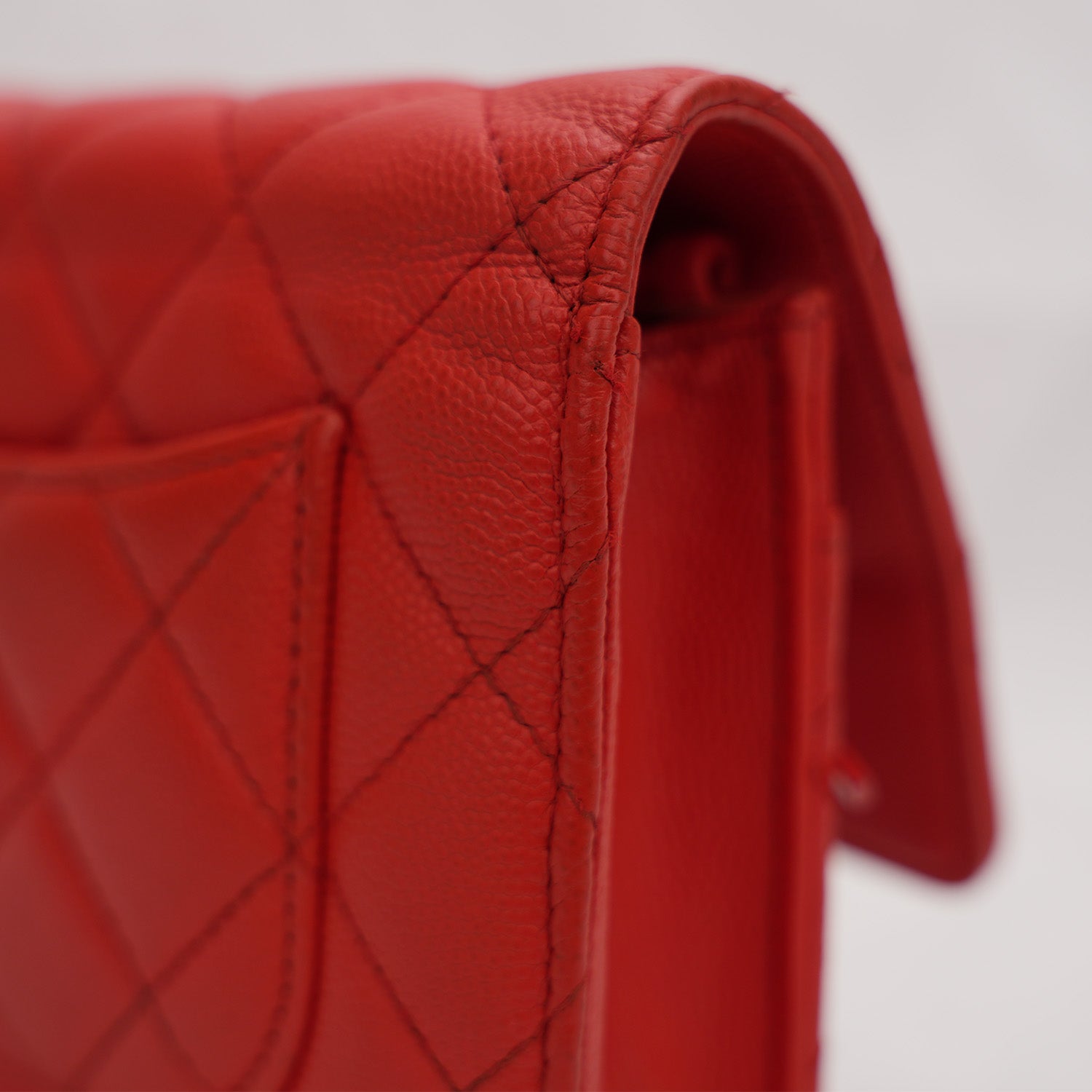 Chanel WOC – borsa a spalla rossa trapuntata con hardware dorato