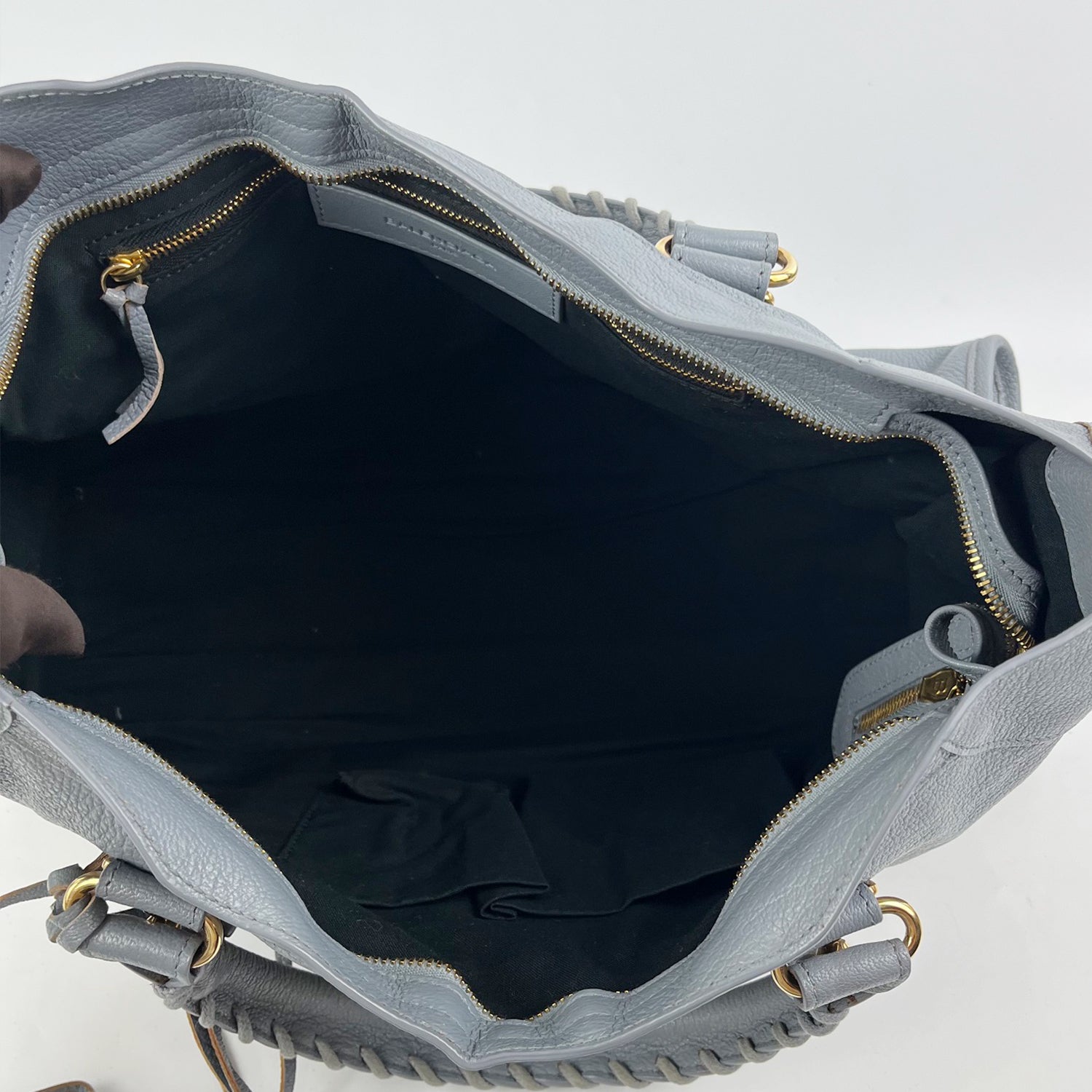 Balenciaga City Classic in Pelle Grigio Scuro Medium con Borchie e Tracolla