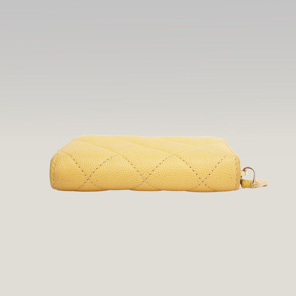 Portafoglio CHANEL in pelle trapuntata gialla con zip