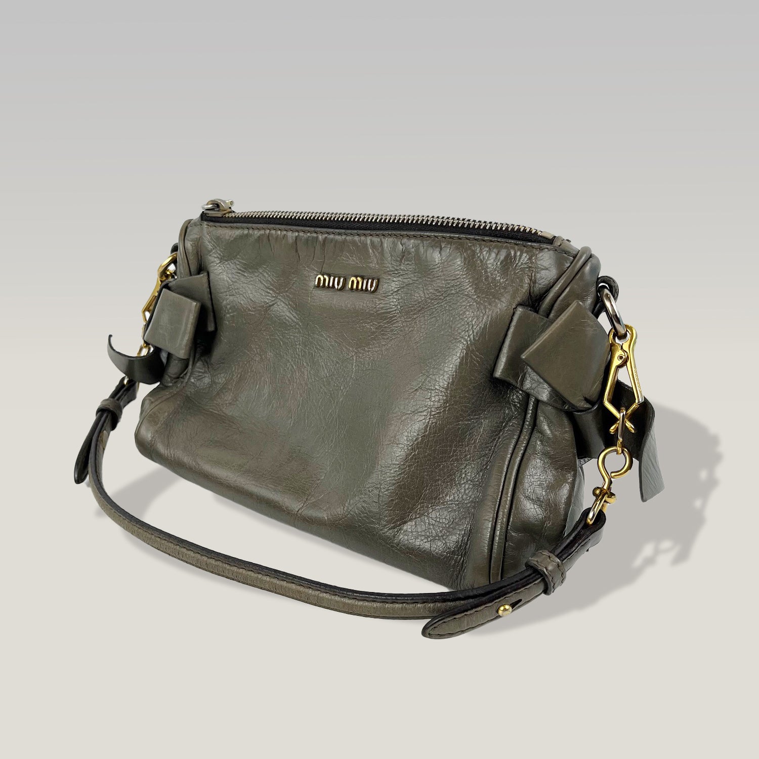 Miu Miu Bow Bag Borsa a Tracolla in Pelle Grigia con Fiocchi e Dettagli Dorati