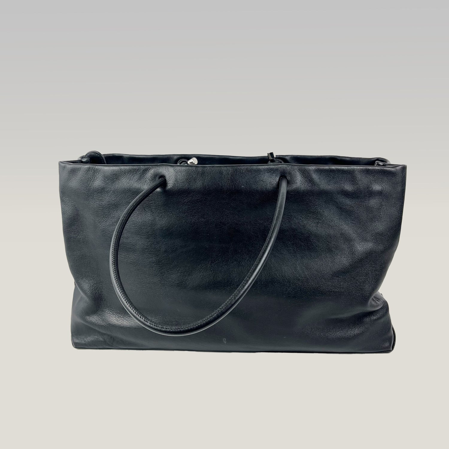 Chanel Borsa Tote 31 Rue Cambon in Pelle Nera con Logo Frontale