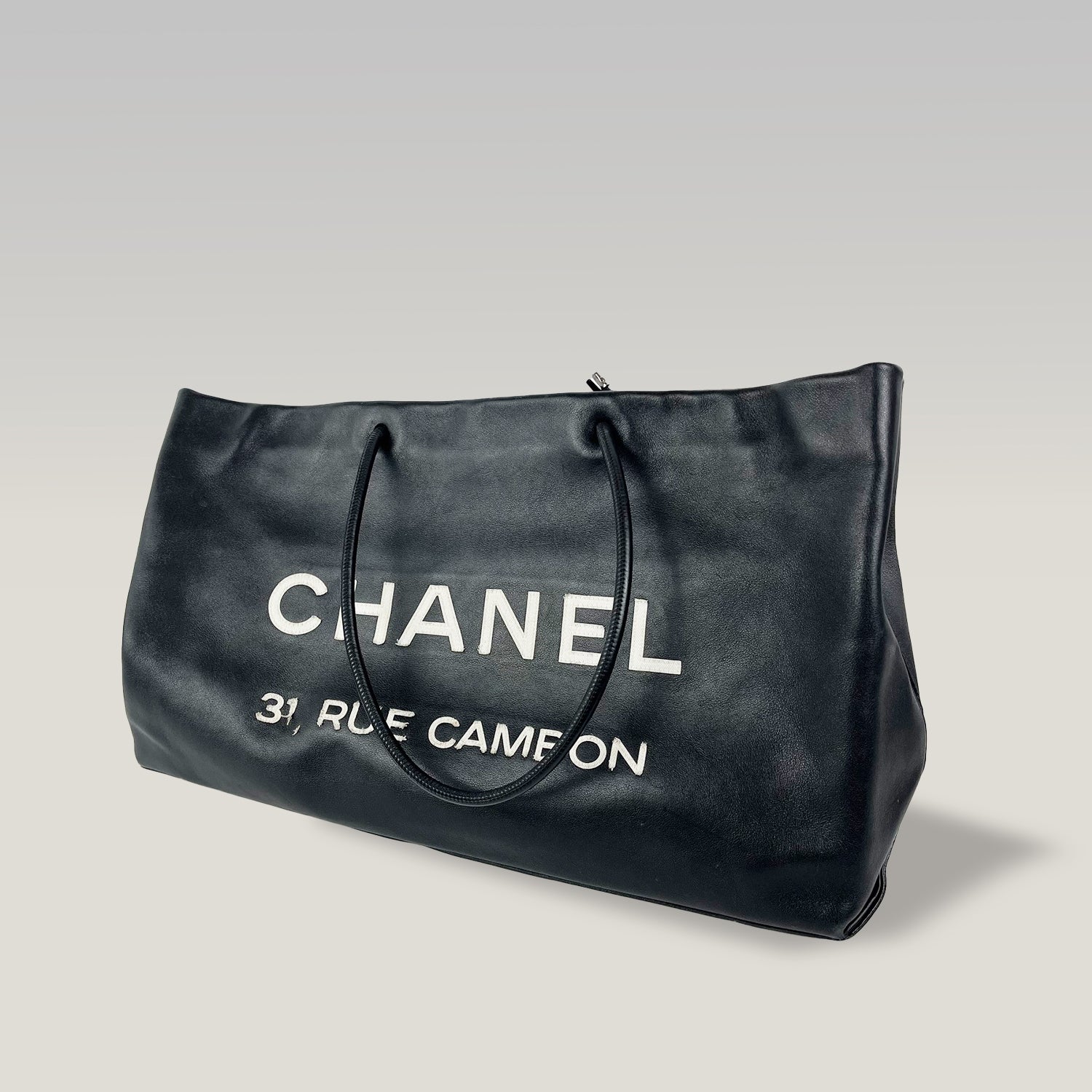 Chanel Borsa Tote 31 Rue Cambon in Pelle Nera con Logo Frontale