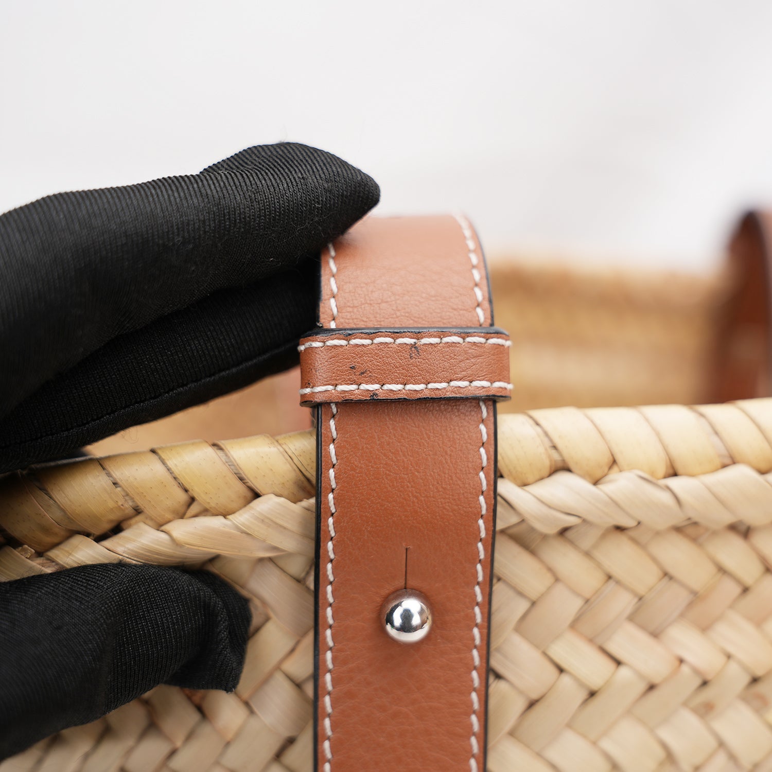 Loewe Borsa Large in Rafia Intrecciata con Dettagli in Pelle Cuoio