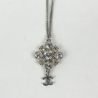Chanel Collana Coco Mark in Metallo Argento con Pendente Iconico