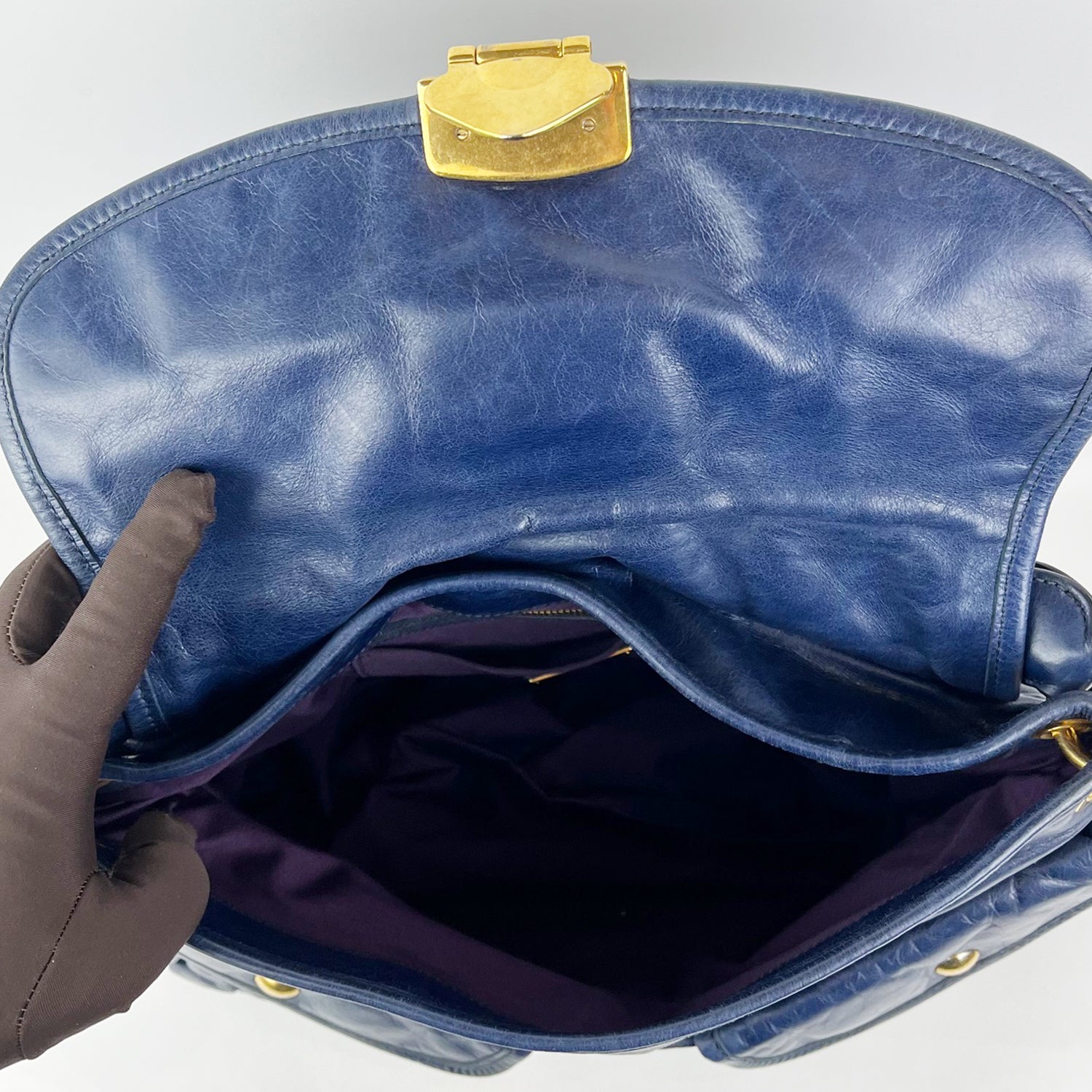 Miu Miu Borsa Coffer in Pelle Blu con Dettagli Oro e Manico Intrecciato