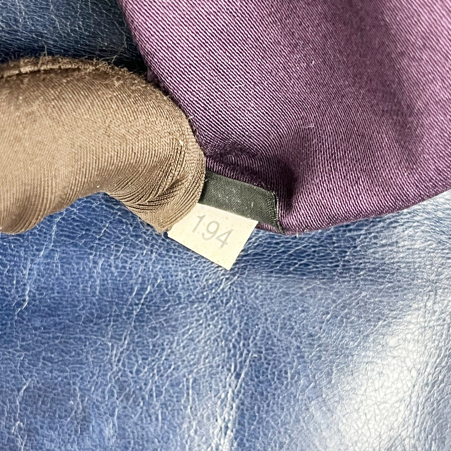 Miu Miu Borsa Coffer in Pelle Blu con Dettagli Oro e Manico Intrecciato