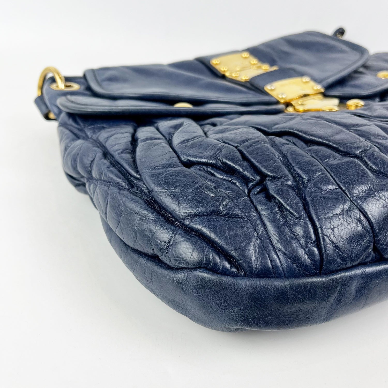 Miu Miu Borsa Coffer in Pelle Blu con Dettagli Oro e Manico Intrecciato