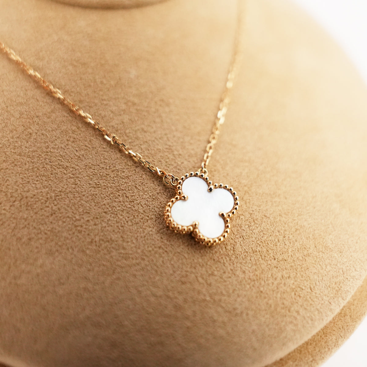 Van Cleef & Arpels Vintage Alhambra Collana 1 Motivo in Madreperla e Oro Giallo 18K 2021