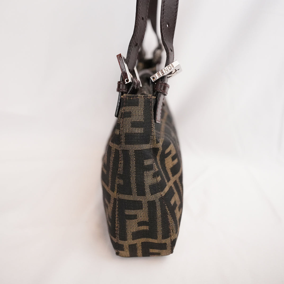 Fendi Zucca Shoulder Bag Media Marrone in Tela FF con Pelle e Hardware Argento