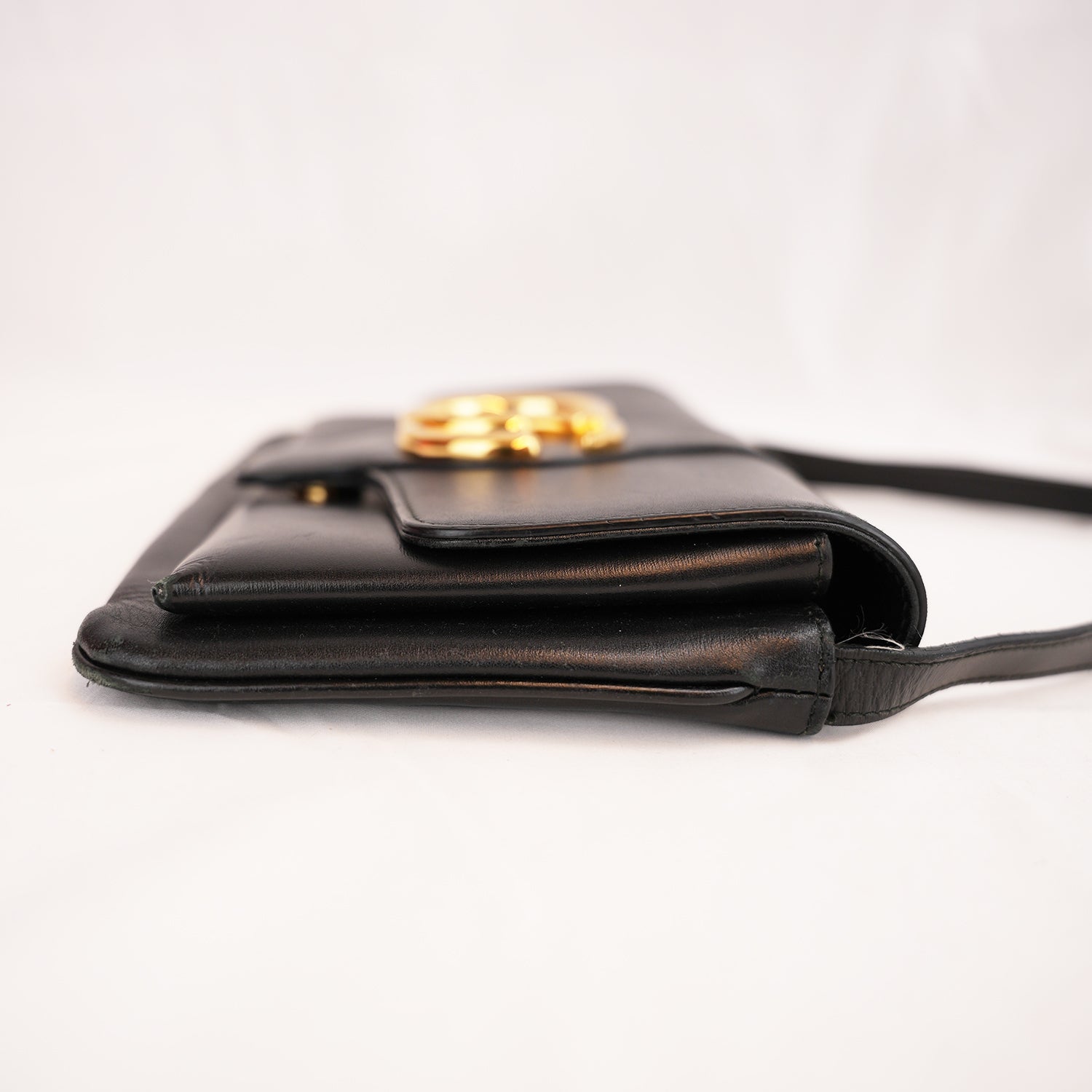 Gucci Arli Borsa a Tracolla in Pelle Nera con Logo Doppia G Dorato