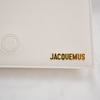 Jacquemus Le Grand Bambino borsa bianca in pelle liscia con logo dorato