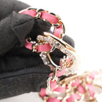 Chanel Bracciale Vintage del 2018 in Metallo con Catena Intrecciata in Pelle Rosa e Logo CC