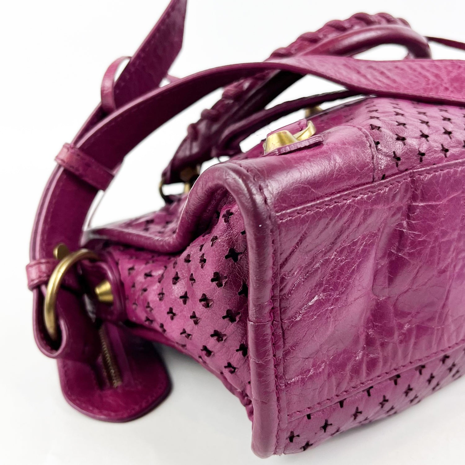 Borsa Balenciaga Classic City Mini Fucsia in Pelle Traforata con Specchietto