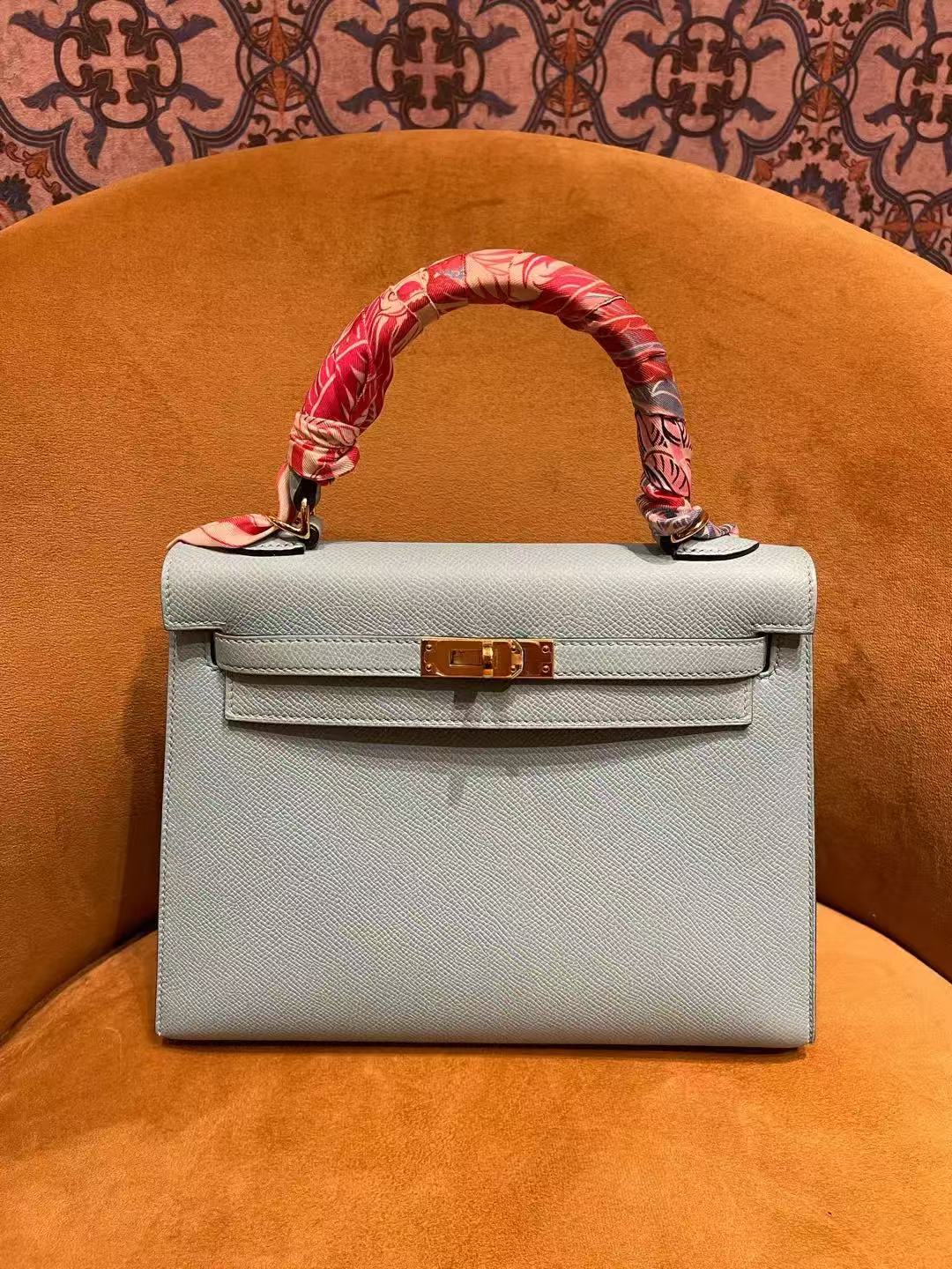 Hermès Kelly 25 in pelle Epsom colore Bleu Macaron