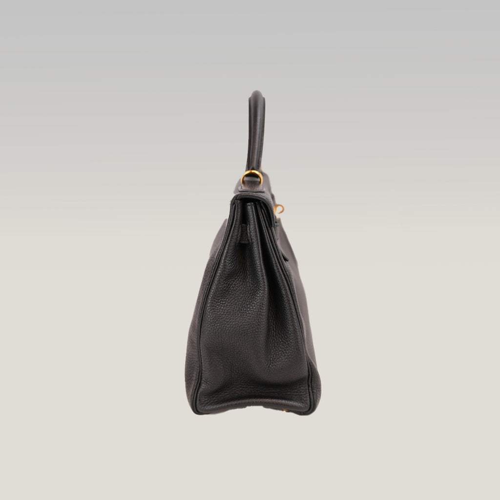 Hermès Kelly 32 Retourne in Pelle Martellata Nera con Hardware Dorato