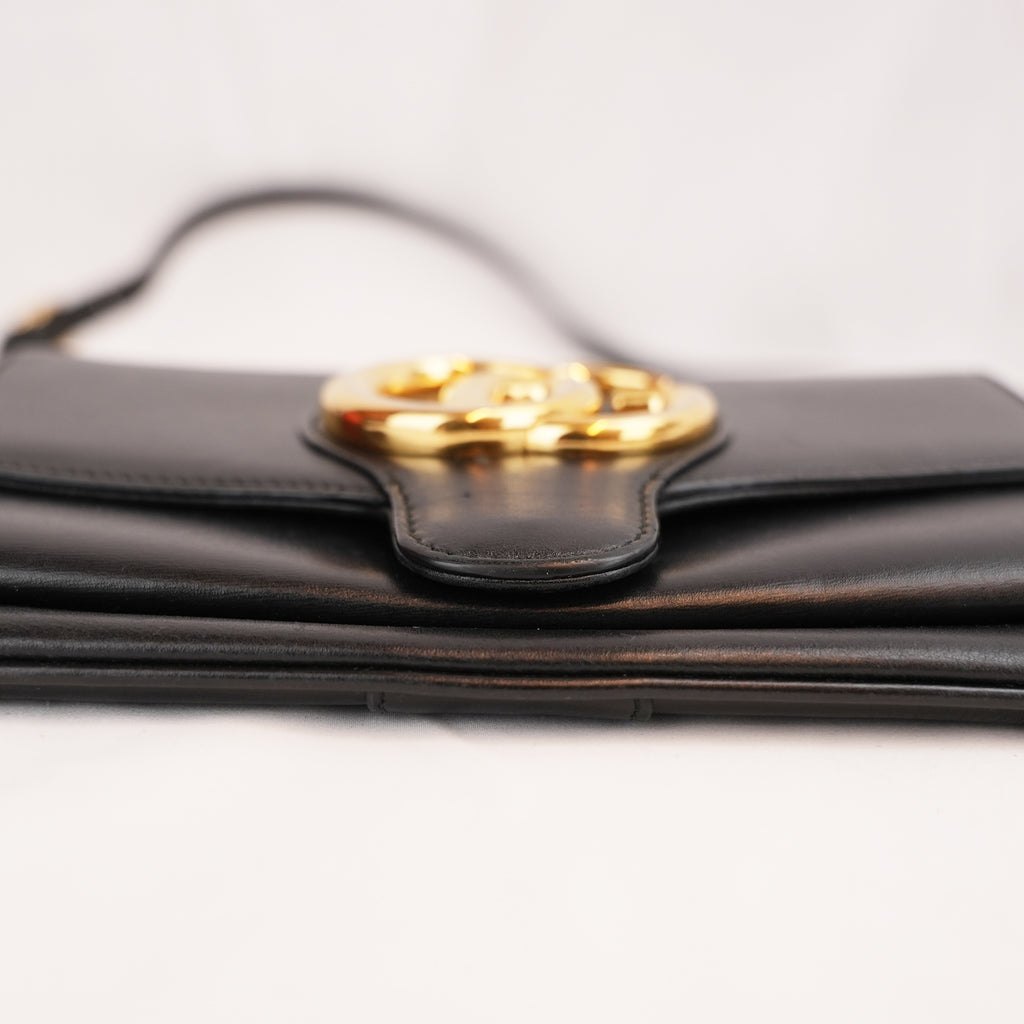 Gucci Arli Borsa a Tracolla in Pelle Nera con Logo Doppia G Dorato