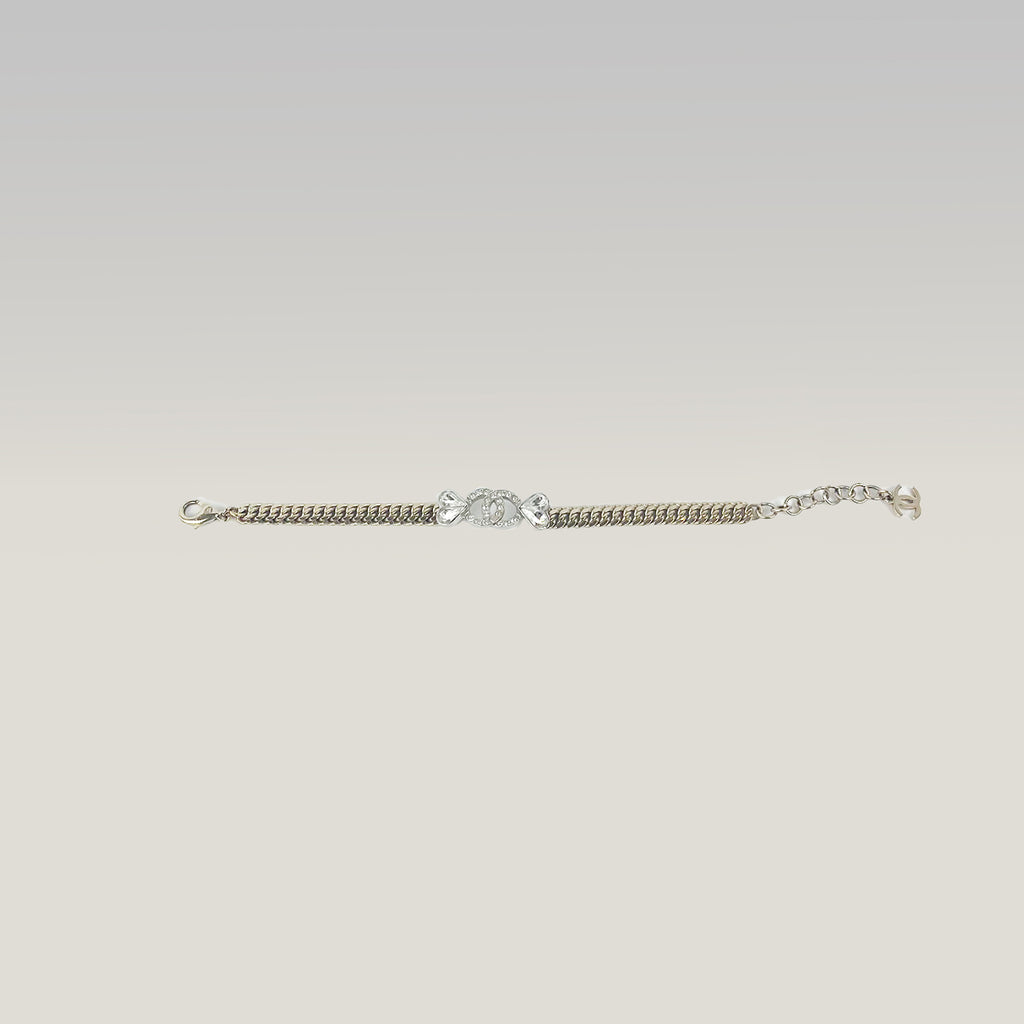 Chanel Bracciale CC con Cuori e Strass in Metallo Dorato